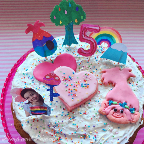 Rainbow-Cupcakes-Poppy-Party-TROLLS